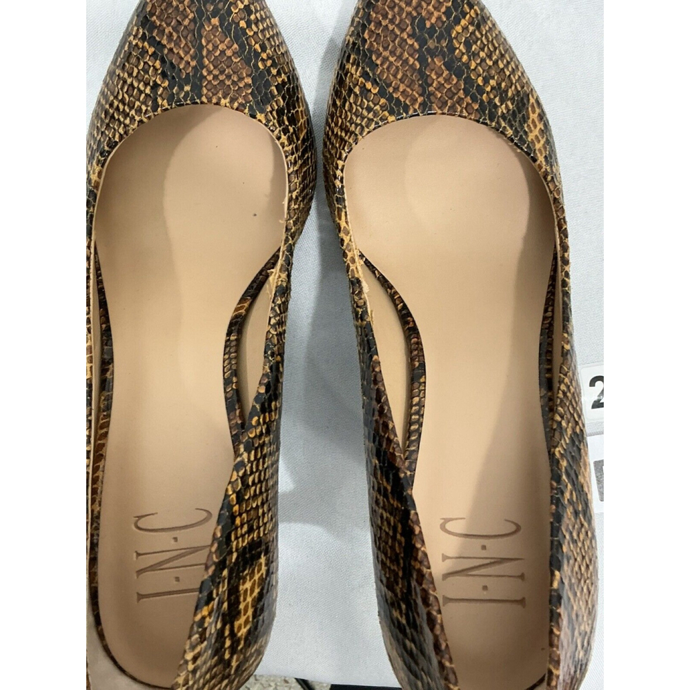 Womans Inc. 7 M Brown Snake Print Slip On Pumps NWOT - Picture 6 of 8